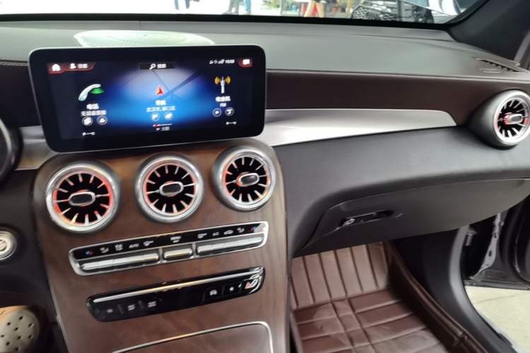 Used Mercedes-Benz GLC 2022 Refreshed GLC 300 L 4MATIC Dynamic Edition Prestige Version Audio And AC Panel