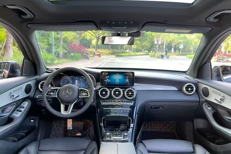 Used Mercedes-Benz GLC 2022 Facelifted GLC 260 L 4MATIC Dynamic Edition Center Console