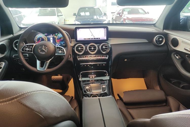 Used Mercedes-Benz GLC 2022 Facelifted GLC 260 L 4MATIC Dynamic Edition Center Console