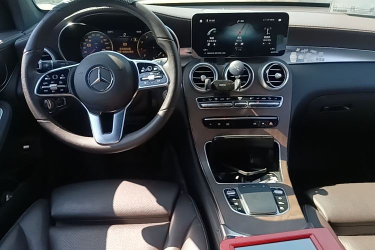Used Mercedes-Benz GLC 2022 GLC 300 L 4MATIC Dynamic Edition Prestige Model Center Console