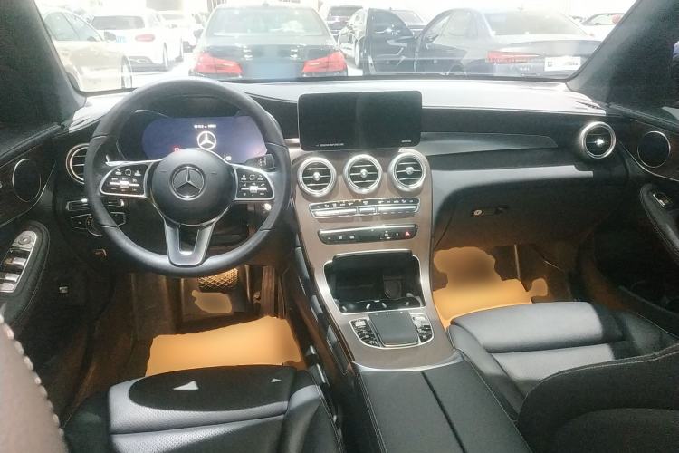 Used Mercedes-Benz GLC 2022 Refreshed GLC 300 L 4MATIC Dynamic Edition Center Console