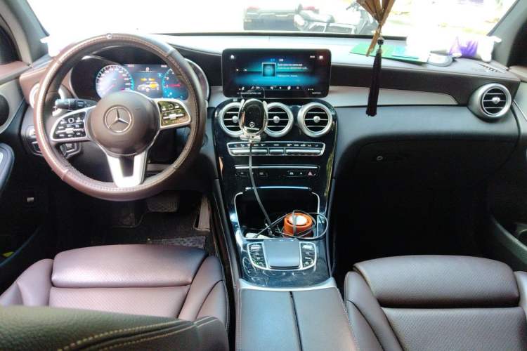 Used Mercedes-Benz GLC 2022 Facelifted GLC 260 L 4MATIC Dynamic Edition Center Console