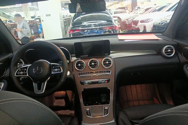 Used Mercedes-Benz GLC 2022 Refreshed GLC 300 L 4MATIC Dynamic Edition Center Console