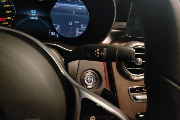 Used Mercedes-Benz GLC 2022 Second Facelift GLC 260 L 4MATIC Luxury Edition Gear Lever