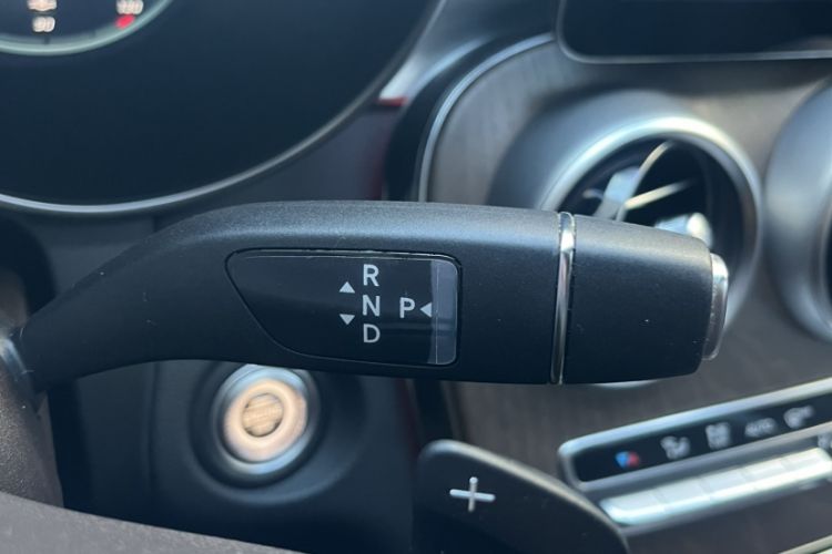 Used Mercedes-Benz GLC 2022 Second Facelift GLC 260 L 4MATIC Luxury Edition Gear Lever