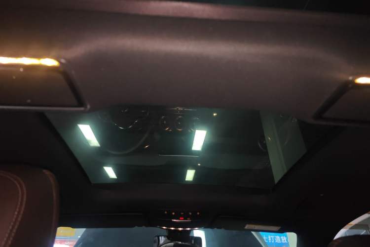Used Mercedes-Benz GLC 2022 Refreshed GLC 260 L 4MATIC Dynamic Edition Headliner