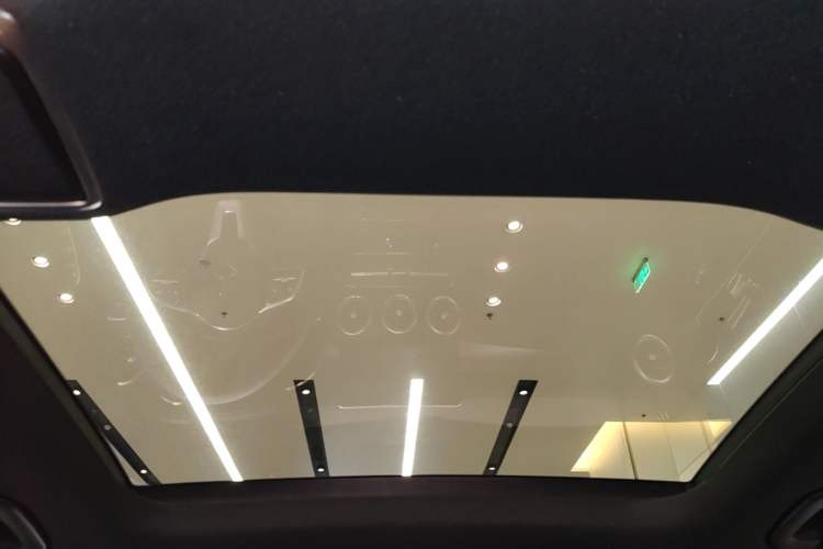 Used Mercedes-Benz GLC 2022 Refreshed GLC 300 L 4MATIC Dynamic Edition Headliner