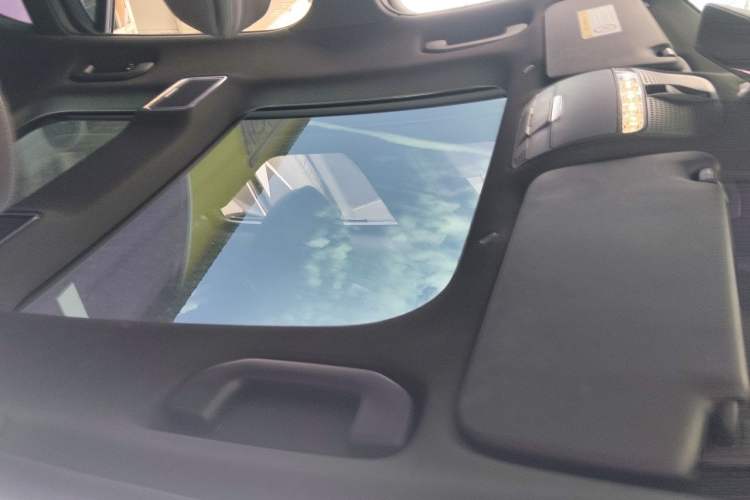Used Mercedes-Benz GLC 2022 Facelifted GLC 260 L 4MATIC Dynamic Edition Headliner