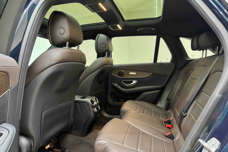 Used Mercedes-Benz GLC 2022 Second Facelift GLC 260 L 4MATIC Luxury Edition Interior 2