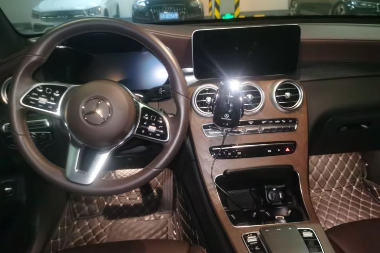 Used Mercedes-Benz GLC 2022 GLC 300 L 4MATIC Dynamic Model Interior 2