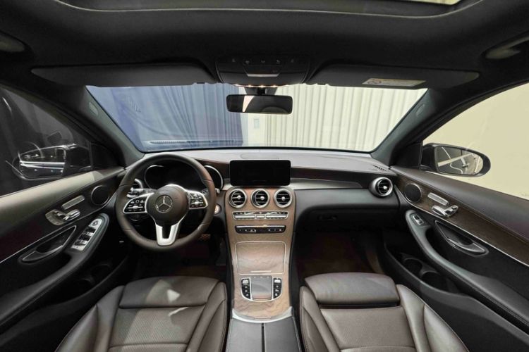 Used Mercedes-Benz GLC 2022 Second Facelift GLC 260 L 4MATIC Luxury Edition Interior 3