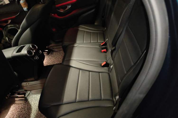 Used Mercedes-Benz GLC 2022 Second Facelift GLC 260 L 4MATIC Luxury Edition Interior 4