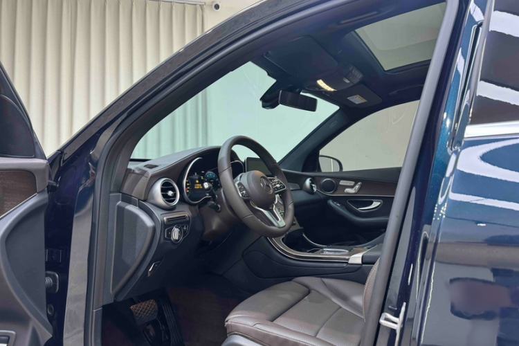 Used Mercedes-Benz GLC 2022 Second Facelift GLC 260 L 4MATIC Luxury Edition Left Front Seat