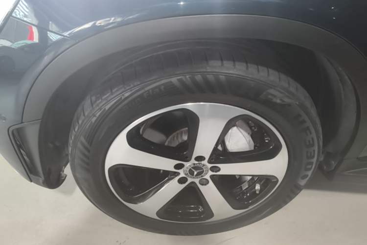 Used Mercedes-Benz GLC 2022 Facelifted GLC 260 L 4MATIC Dynamic Edition Left Front Wheel Hub