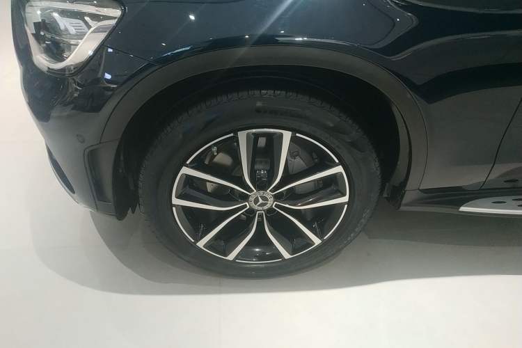 Used Mercedes-Benz GLC 2022 Refreshed GLC 300 L 4MATIC Dynamic Edition Left Front Wheel Hub
