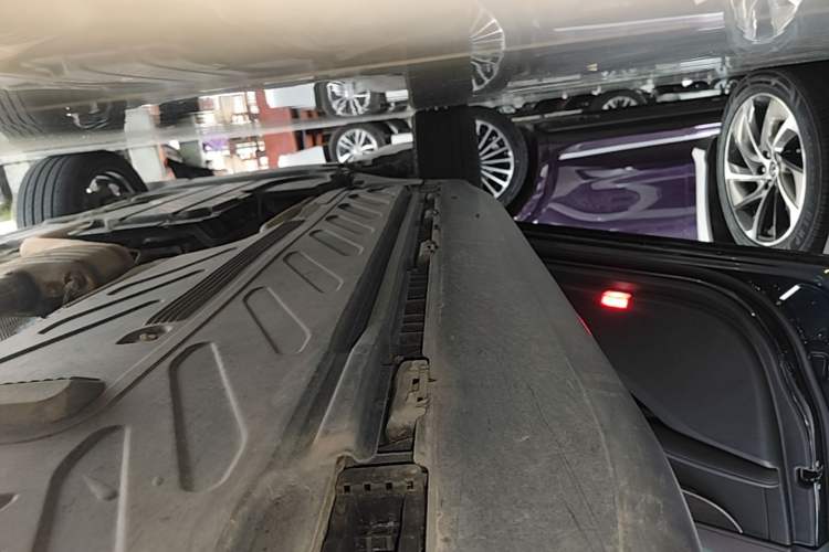 Used Mercedes-Benz GLC 2022 Refreshed GLC 300 L 4MATIC Dynamic Edition Prestige Version Left Side Sill