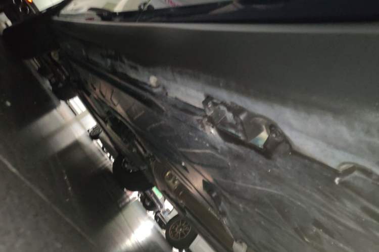 Used Mercedes-Benz GLC 2022 GLC 260 L 4MATIC Luxury Model Left Side Sill