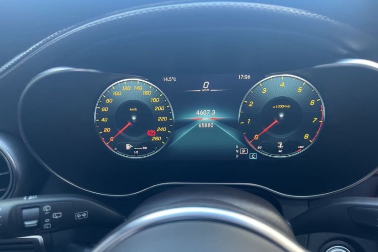 Used Mercedes-Benz GLC 2022 Second Facelift GLC 260 L 4MATIC Luxury Edition Odometer Close Up