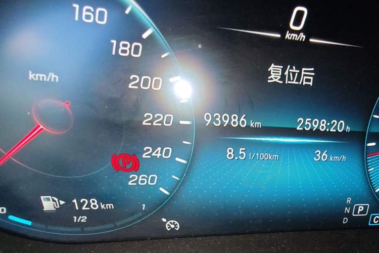 Used Mercedes-Benz GLC 2022 Facelifted GLC 260 L 4MATIC Dynamic Edition Odometer Close Up