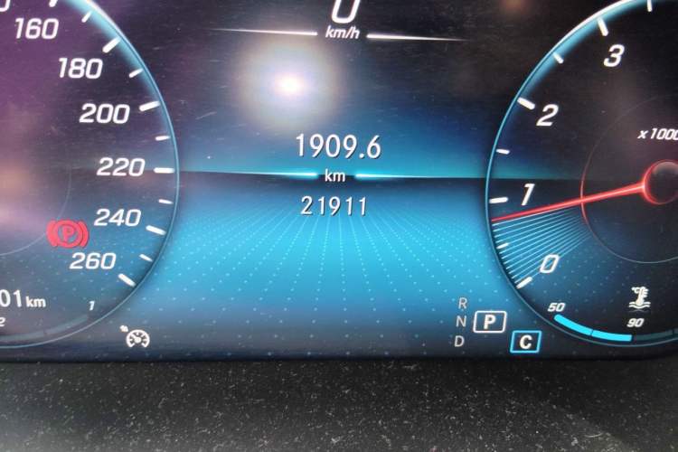 Used Mercedes-Benz GLC 2022 Facelifted GLC 260 L 4MATIC Dynamic Edition Odometer Close Up