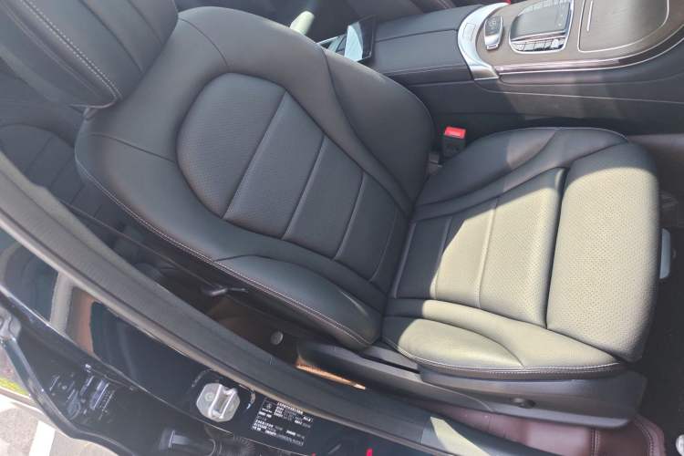 Used Mercedes-Benz GLC 2022 Refreshed GLC 300 L 4MATIC Dynamic Edition Prestige Version Right Front Seat