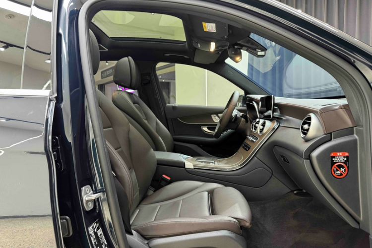 Used Mercedes-Benz GLC 2022 Second Facelift GLC 260 L 4MATIC Luxury Edition Right Front Seat