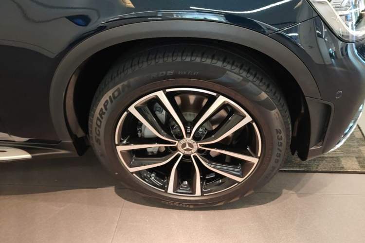 Used Mercedes-Benz GLC 2022 Refreshed GLC 300 L 4MATIC Dynamic Edition Right Front Wheel Hub