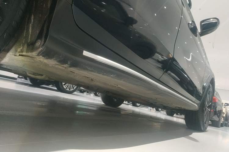 Used Mercedes-Benz GLC 2022 Refreshed GLC 300 L 4MATIC Dynamic Edition Right Side Sill
