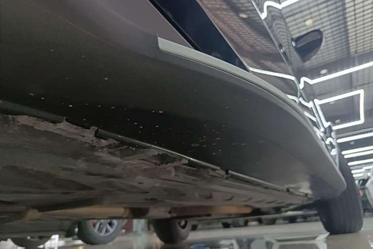 Used Mercedes-Benz GLC 2022 GLC 260 L 4MATIC Luxury Model Right Side Sill