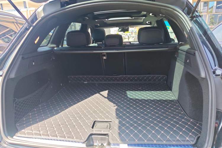 Used Mercedes-Benz GLC 2022 Refreshed GLC 300 L 4MATIC Dynamic Edition Prestige Version Trunk