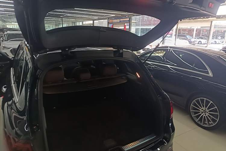Used Mercedes-Benz GLC 2022 GLC 260 L 4MATIC Luxury Model Trunk