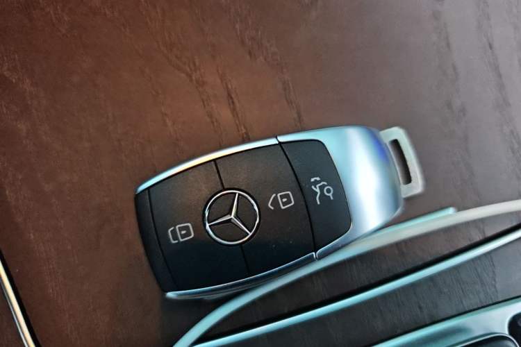 Used Mercedes-Benz GLC 2022 GLC 260 L 4MATIC Luxury Model Vehicle Key