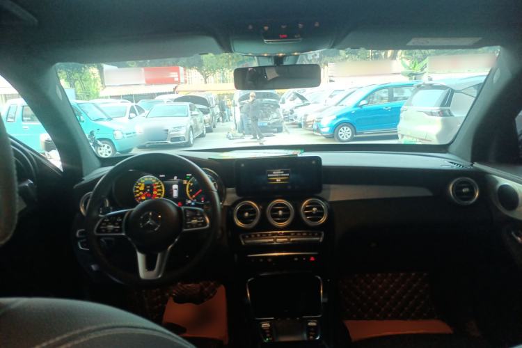 Used Mercedes-Benz GLC 2022 Facelifted GLC 260 L 4MATIC Dynamic Edition Interior 2