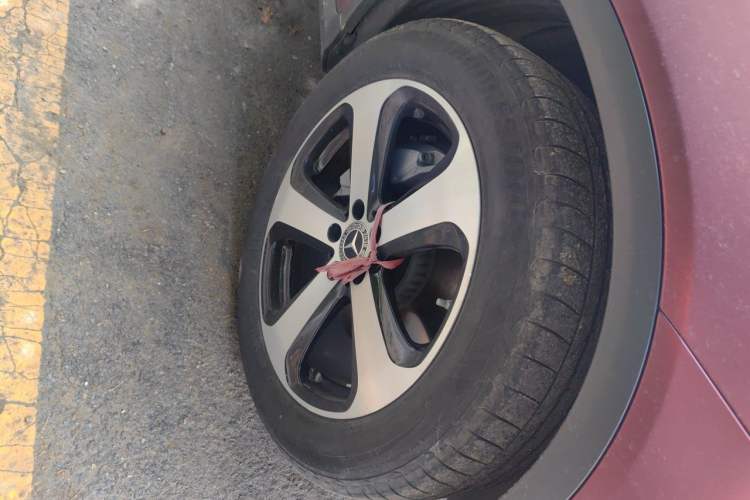 Used Mercedes-Benz GLC 2022 Second Facelift GLC 260 L 4MATIC Dynamic Edition Right Front Wheel Hub