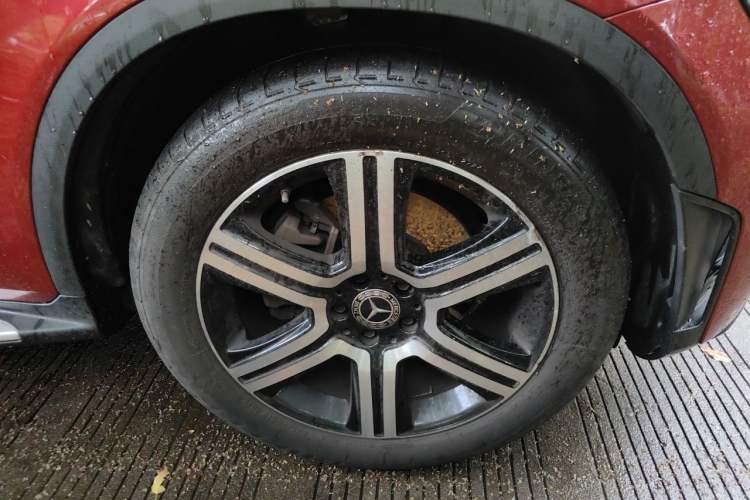 Used Mercedes-Benz GLC 2022 Second Facelift GLC 260 L 4MATIC Dynamic Edition Right Front Wheel Hub
