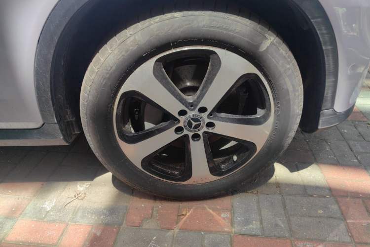 Used Mercedes-Benz GLC 2022 Refreshed GLC 260 L 4MATIC Dynamic Edition Right Front Wheel Hub