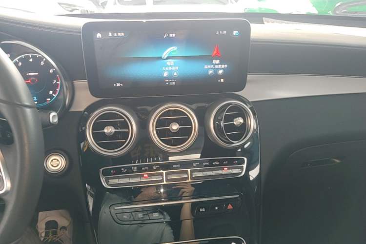 Used Mercedes-Benz GLC 2022 Facelifted GLC 260 L 4MATIC Dynamic Edition Audio And AC Panel