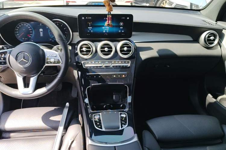 Used Mercedes-Benz GLC 2022 Facelifted GLC 260 L 4MATIC Dynamic Edition Audio And AC Panel