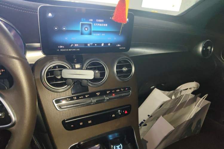 Used Mercedes-Benz GLC 2022 Facelift GLC 260 L 4MATIC Luxury Edition Audio And AC Panel