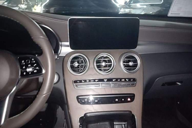 Used Mercedes-Benz GLC 2022 Second Facelift GLC 260 L 4MATIC Luxury Edition Audio And AC Panel