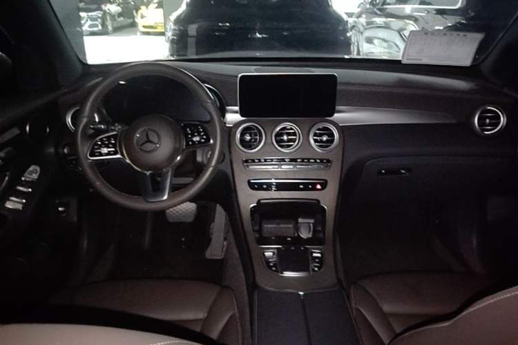 Used Mercedes-Benz GLC 2022 Second Facelift GLC 260 L 4MATIC Luxury Edition Center Console