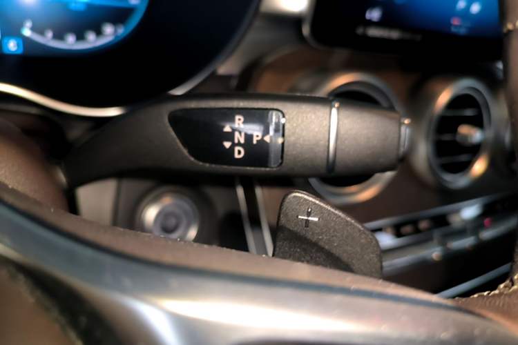Used Mercedes-Benz GLC 2022 Second Facelift GLC 260 L 4MATIC Luxury Edition Gear Lever