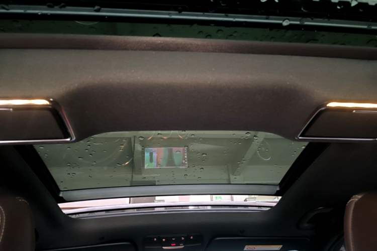 Used Mercedes-Benz GLC 2022 Second Facelift GLC 260 L 4MATIC Luxury Edition Headliner