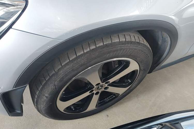 Used Mercedes-Benz GLC 2022 Facelifted GLC 260 L 4MATIC Dynamic Edition Left Front Wheel Hub
