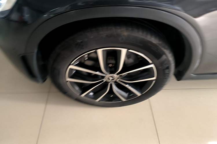Used Mercedes-Benz GLC 2022 Second Facelift GLC 260 L 4MATIC Luxury Edition Left Front Wheel Hub