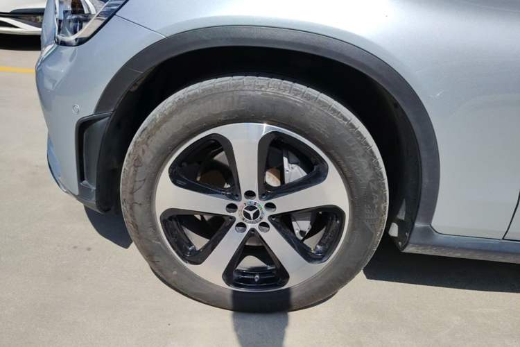 Used Mercedes-Benz GLC 2022 Facelifted GLC 260 L 4MATIC Dynamic Edition Left Front Wheel Hub