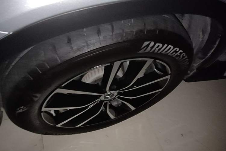 Used Mercedes-Benz GLC 2022 Second Facelift GLC 260 L 4MATIC Luxury Edition Left Front Wheel Hub