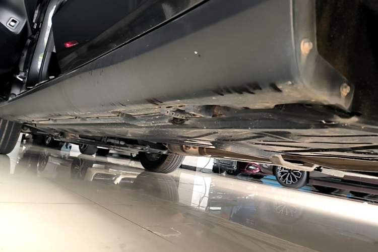 Used Mercedes-Benz GLC 2022 Second Facelift GLC 260 L 4MATIC Luxury Edition Left Side Sill