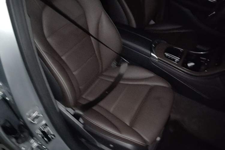 Used Mercedes-Benz GLC 2022 Second Facelift GLC 260 L 4MATIC Luxury Edition Right Front Seat