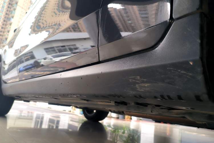 Used Mercedes-Benz GLC 2022 Second Facelift GLC 260 L 4MATIC Luxury Edition Right Side Sill